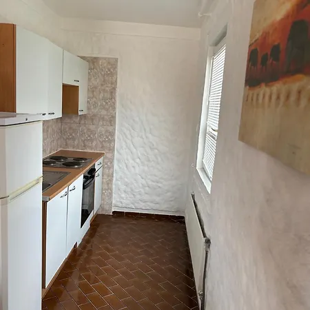 Kula Apartment *