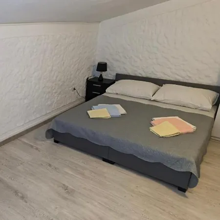 Kula Apartment *